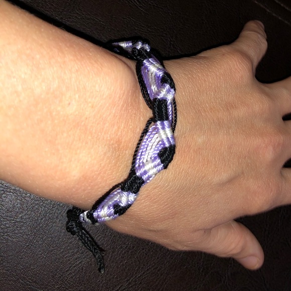 Handmade string bracelet - Picture 2 of 2